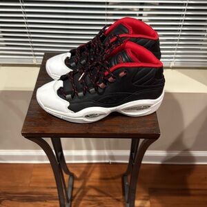 Allen Iverson the Question sneaker! Women’s 9/men’s 7.5.